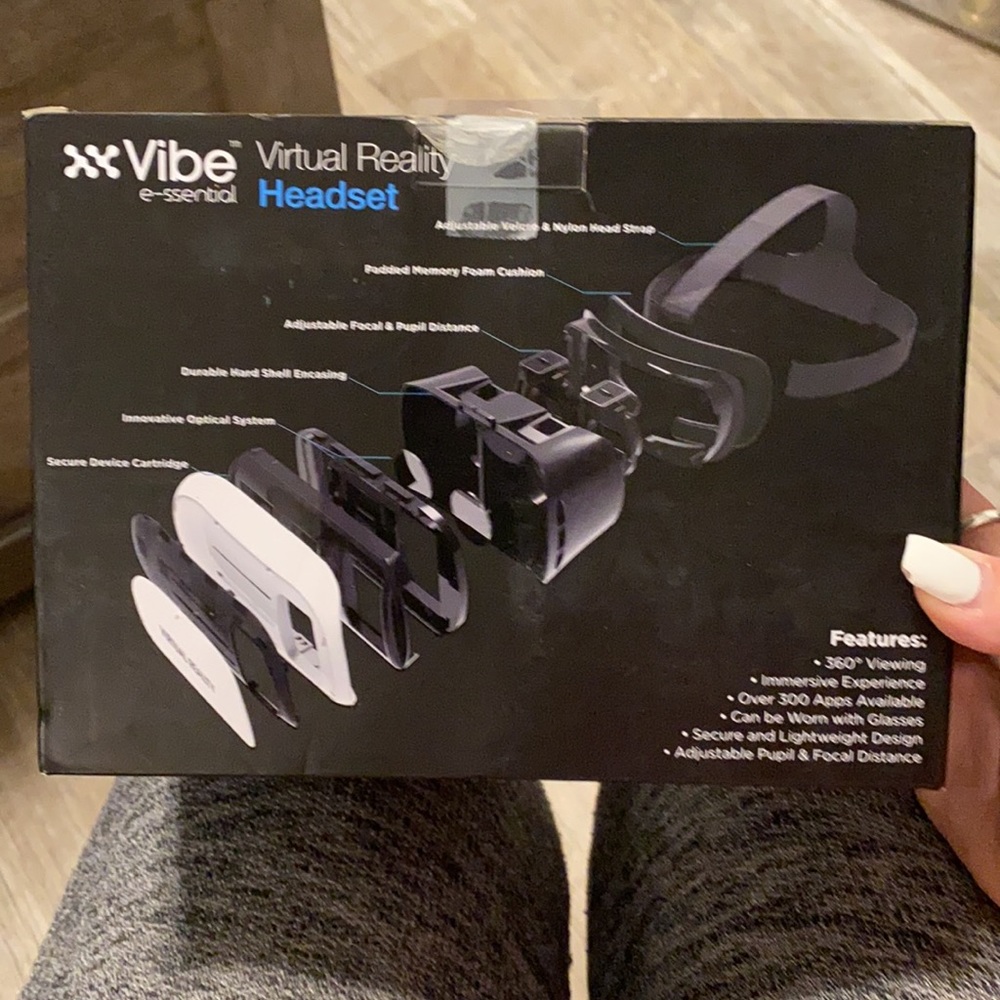 Virtual reality headset - Picture 2 of 4